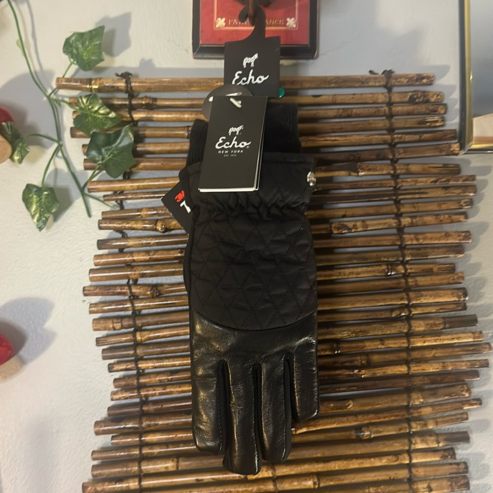 NWT, Echo gloves, Woman’s size M-touchscreen